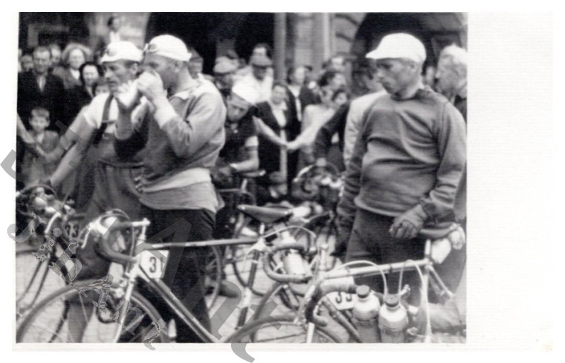 Cyklisté s koly